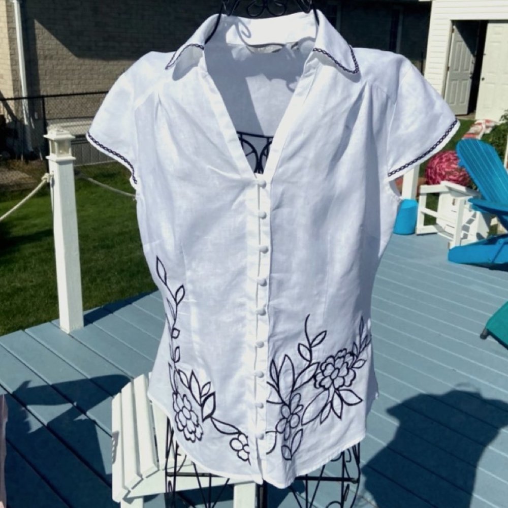 White Linen Flower Embroidered Button Front Blouse EUC UK Size 12